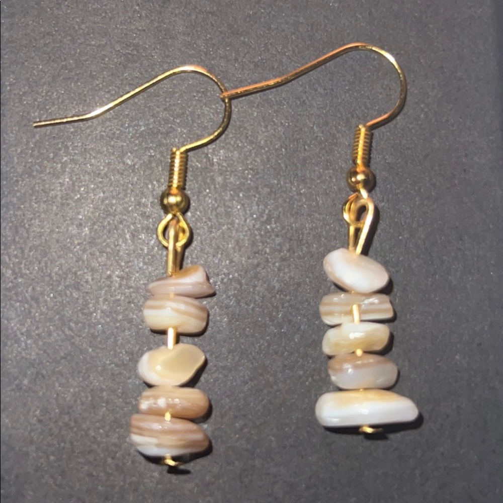 🔴Handmade Agate Crystal Chip Earrings🪨 - Picture 3 of 4
